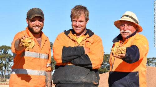 Two giant gold nuggets worth $250,000 found in Australia