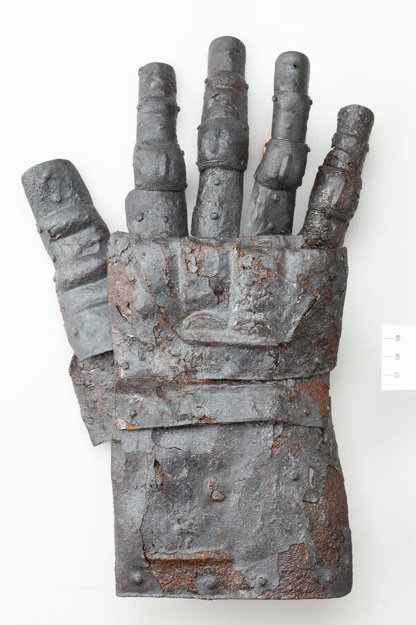 A Stunningly Well-Preserved 600-Year-Old Gauntlet Is Found in Switzerland