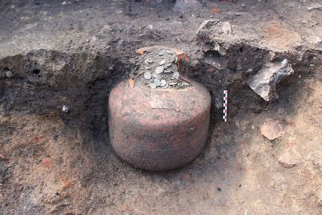 Archaeologists in France Dig Up a Jar Packed With Tens of Thousands of 1,800-Year-Old Roman Coins